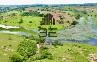 Sítio com represa